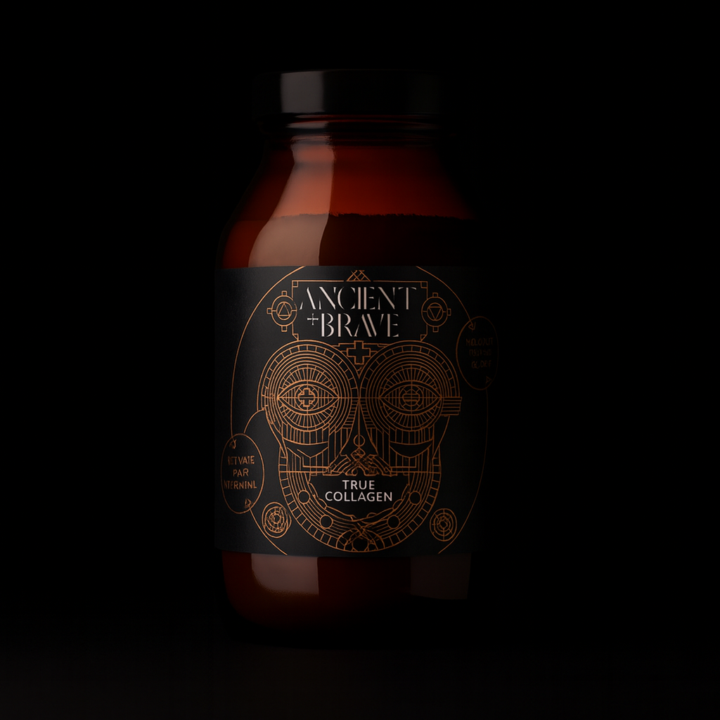 Bote de Ancient + Brave True Collagen en fondo negro, packshot premium de colágeno bovino 200 g